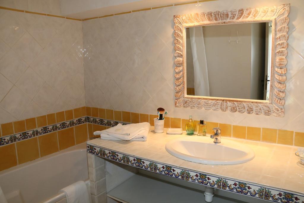 Le Mas Des Sagnes Saintes-Maries-de-la-Mer Habitación foto
